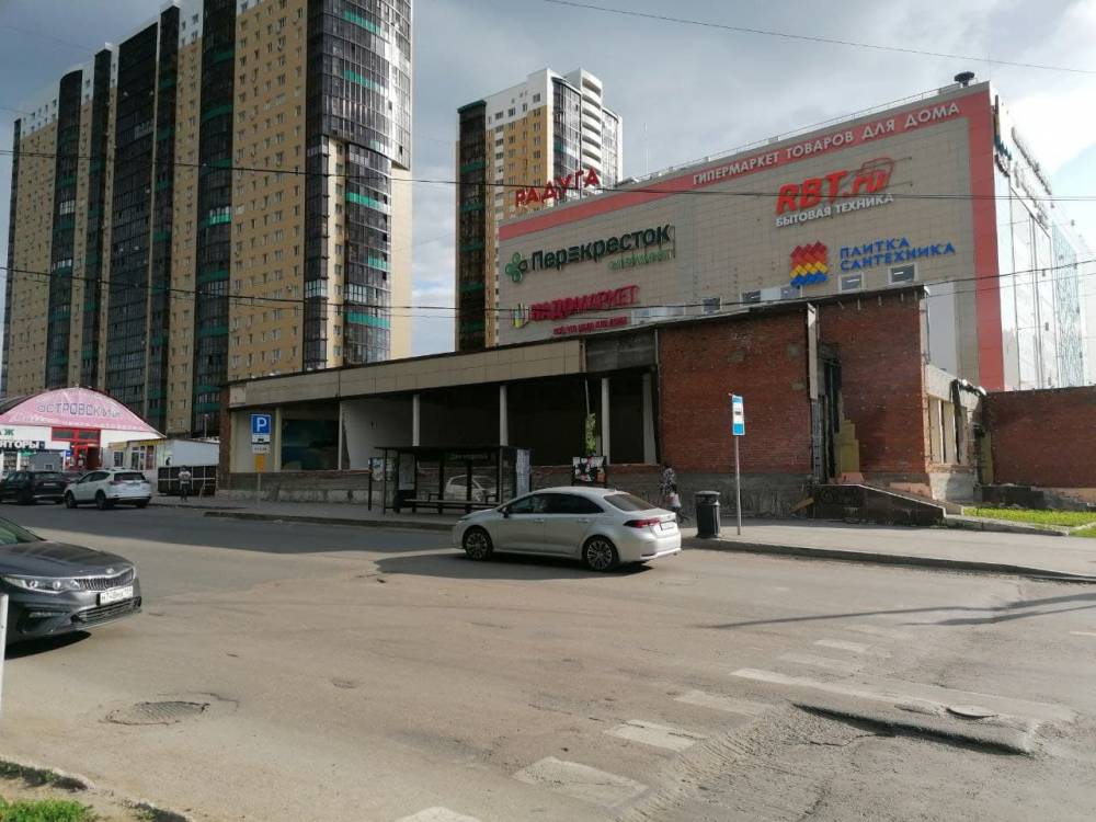 ​В центре Перми сносят большой торговый павильон возле ТЦ «Радуга»