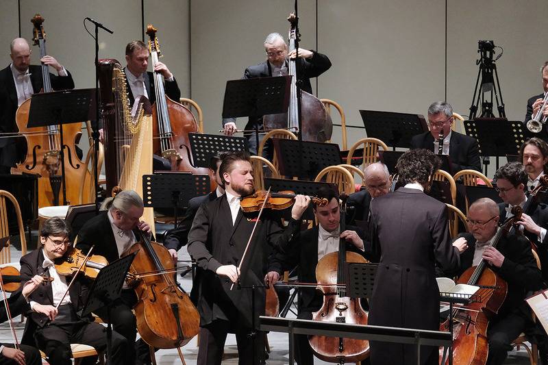 ​Павел Милюков исполнил Бетховена на скрипке Страдивари в Перми (12+)