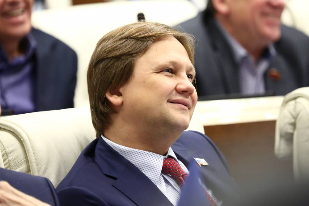 ​Избирком передал «плавающий» мандат депутата краевого парламента Георгию Ткаченко