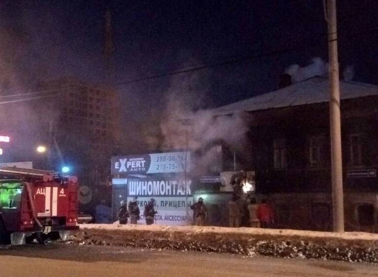 В центре Перми загорелся жилой дом