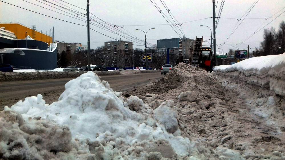 ​Глава Перми проинспектировал отстающие по уборке снега районы