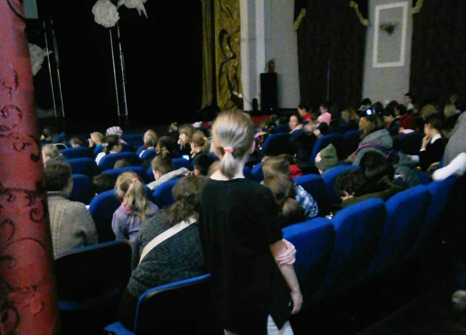 В Перми силовики оцепили здание на ул. Сибирской и эвакуировали из него детей