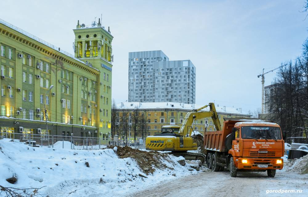 ​Замглавы мэрии Перми проинспектировал ход работ по реконструкции улицы Революции 