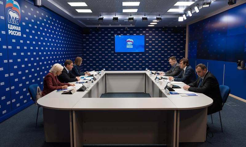 «ЕР» и Минпросвещения создадут оперштаб для координации программы капремонта школ