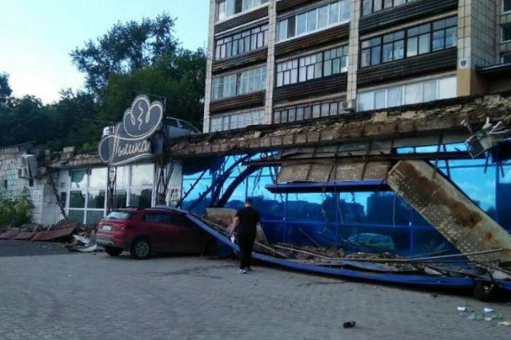 Кафе «Пышка» временно не принимает гостей из-за обрушения фасада здания