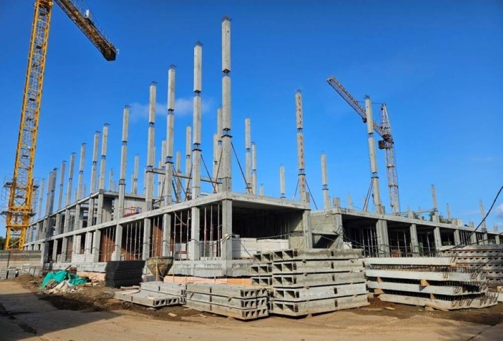 На стройплощадке нового корпуса лицея № 3 приступили к монтажу второго яруса 