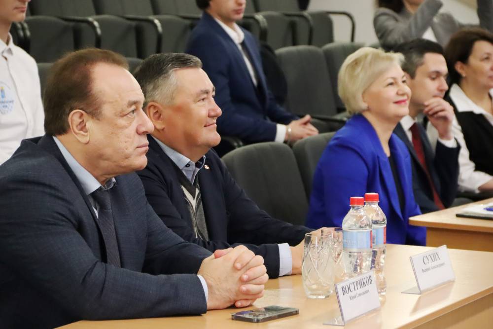 Спикер Заксобрания Валерий Сухих провел Парламентский урок для школьников и студентов