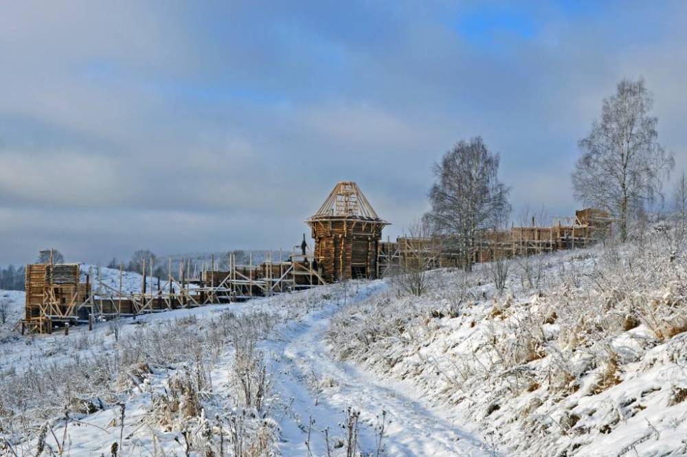 Фото: в Губахе продолжается строительство декораций для съемок фильма «Сердце Пармы»