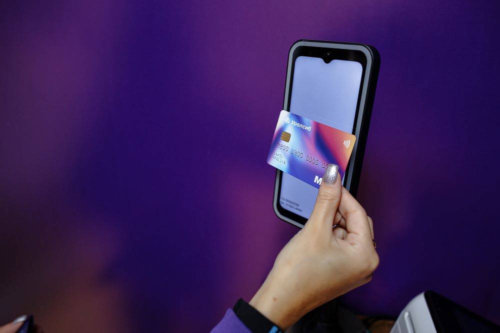 ​Карта «Прибыль» Уралсиба вошла в Топ-4 дебетовых карт с кешбэком на развлечения