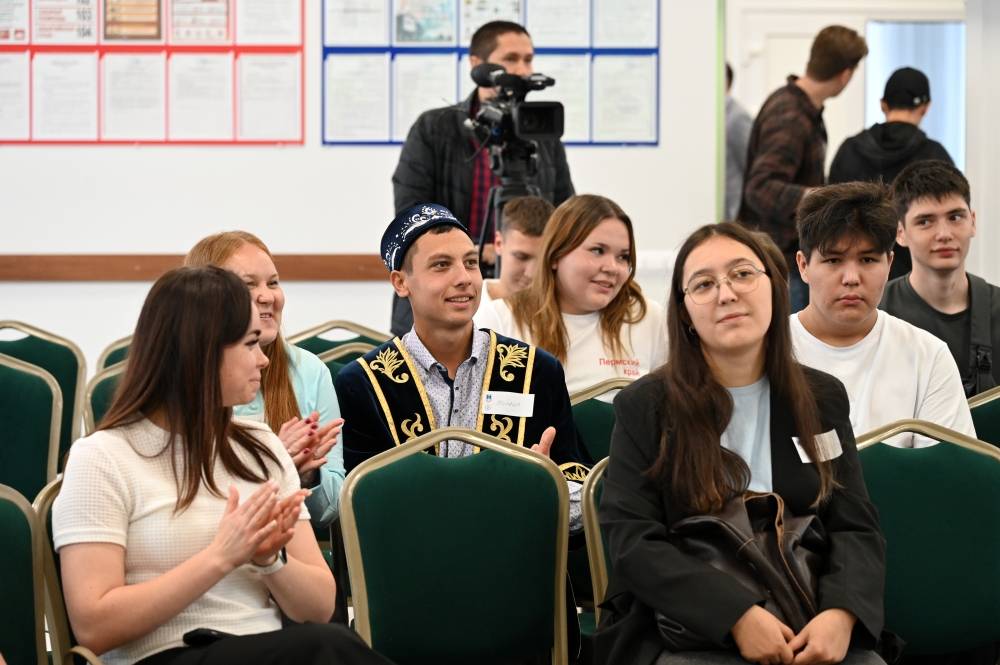 Спикер Заксобрания Валерий Сухих поддержал идеи по развитию молодежных пространств Прикамья