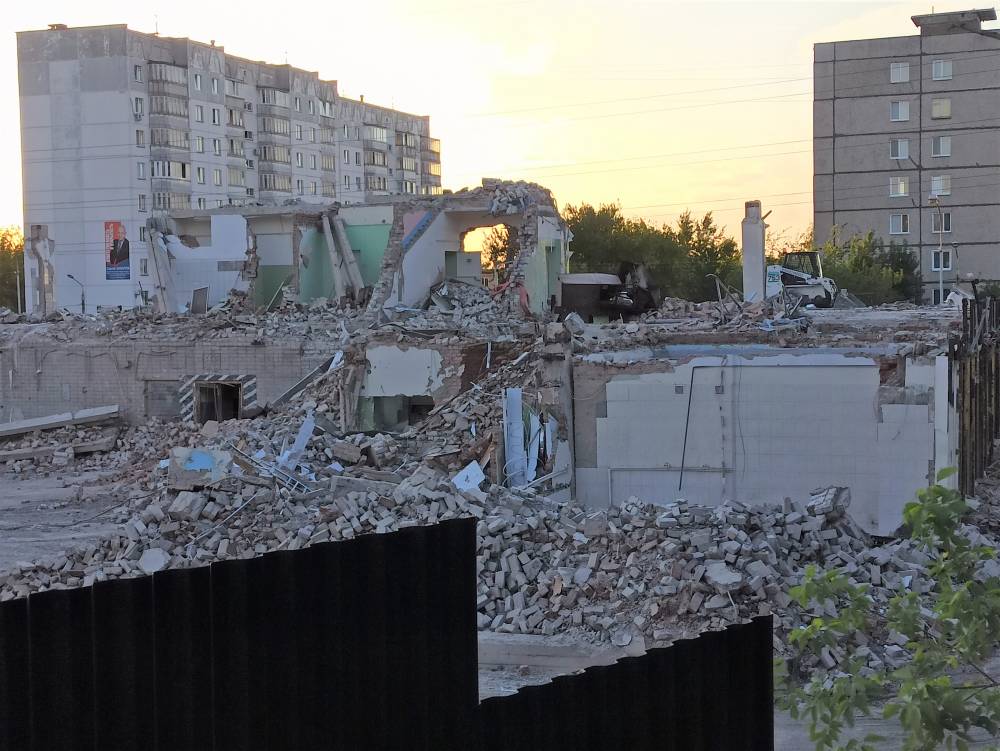 В Перми сносят здание торгового центра «Аэлита»