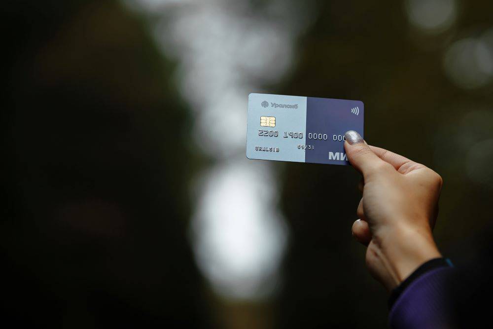 ​Карта «Почетный пенсионер» Уралсиба – в Топ-3 лучших пенсионных карт