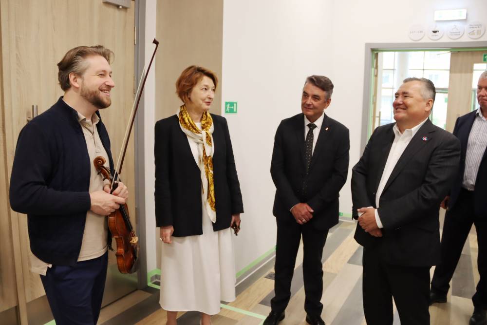 ​Валерий Сухих: в условиях дефицита кадров необходимо сохранять в регионе будущих специалистов