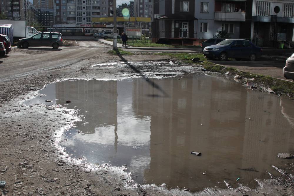 ​В Перми на выездном совещании обсудили проблему затопления дороги на улице шоссе Космонавтов
