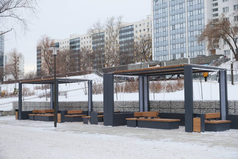 На Слудской горке в Перми обустроили смотровую площадку и качели