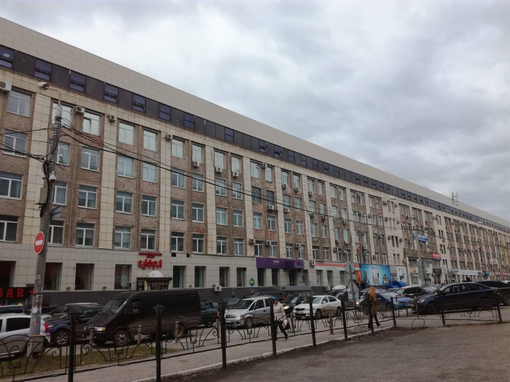 Судебные разбирательства по делу о сносе надстроенного этажа бывшего здания ВКИУ приостановлены