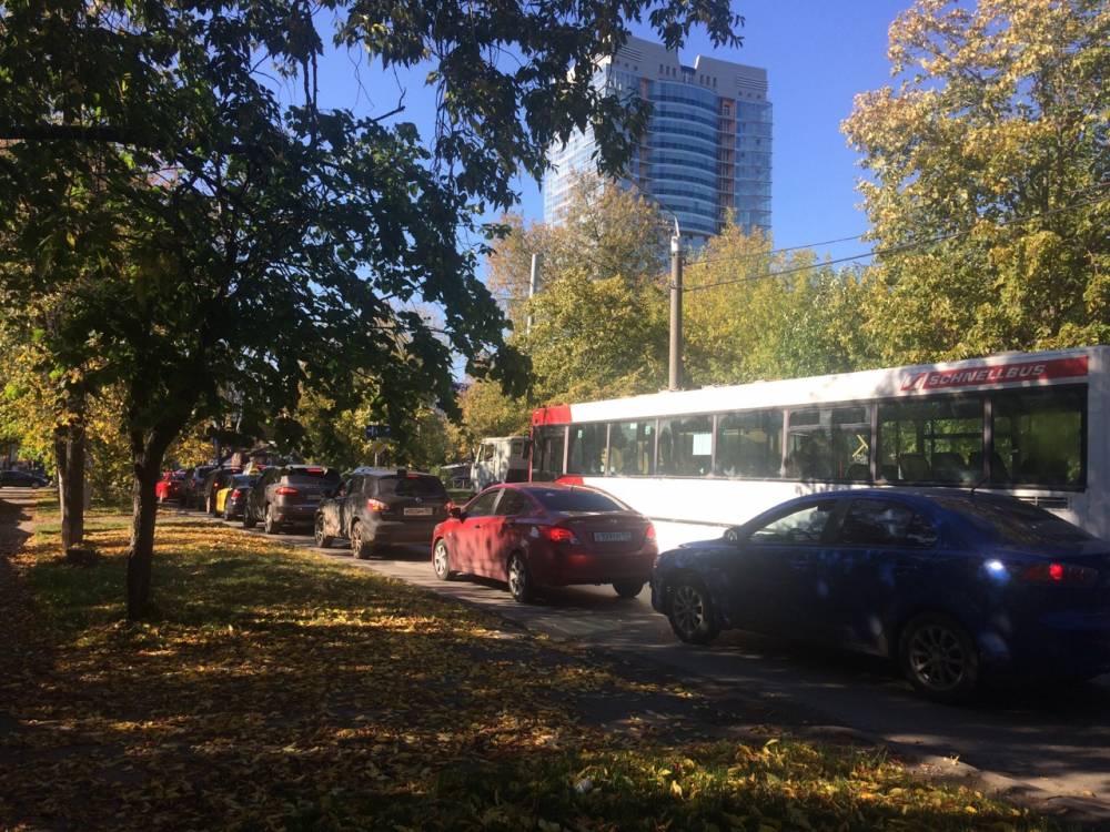 Из-за пожара в центре Перми перекрыли движение 