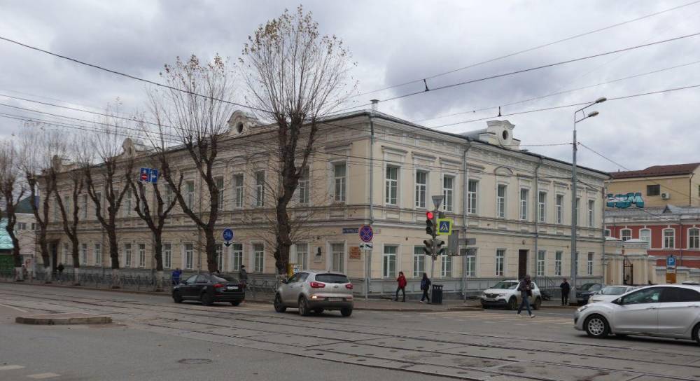 ​Суд принял иск экс-директора гимназии № 17 Элеоноры Падей к департаменту образования