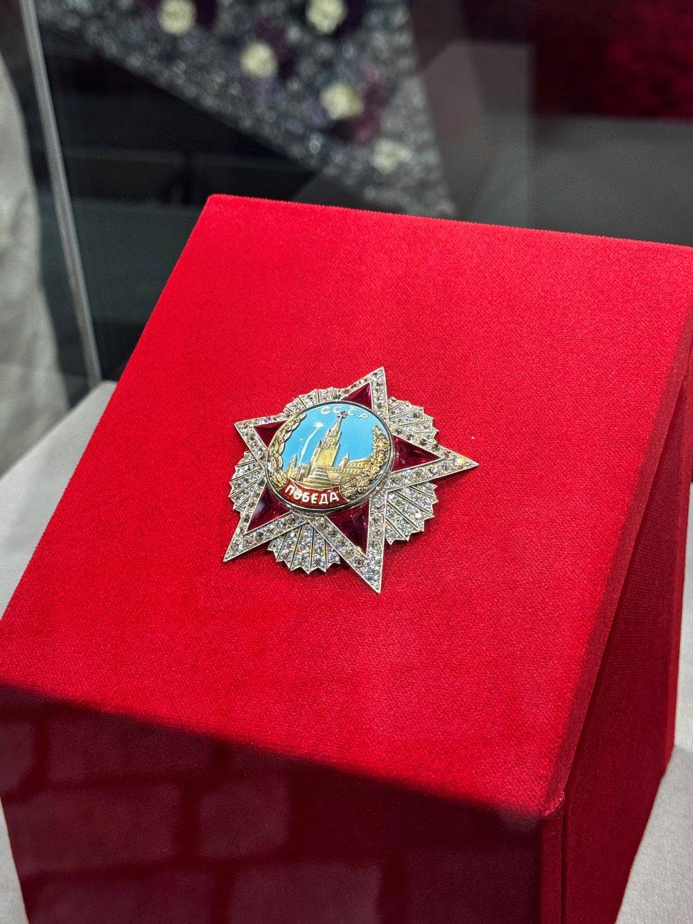 ​Орден «Победа», предоставленный Гохраном России —центральный элемент стенда  «Уралхим» на ПМЭФ