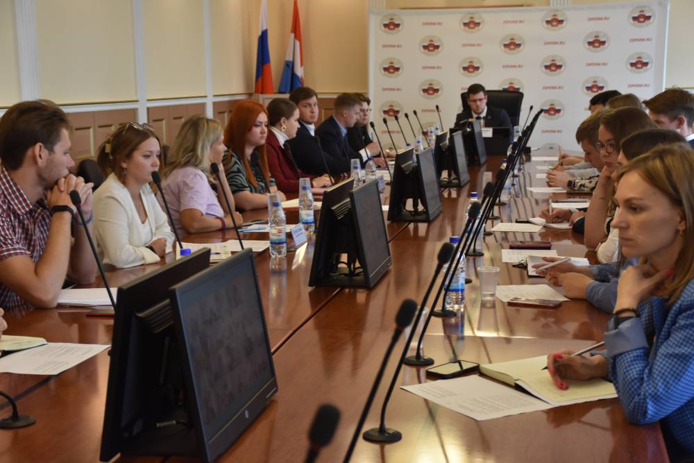 Спикер Заксобрания Валерий Сухих отметил тренд на создание молодежных парламентов в Прикамье