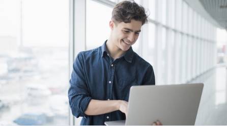 Россияне поддерживают необходимость отказа от зарубежного ПО в крупных компаниях  