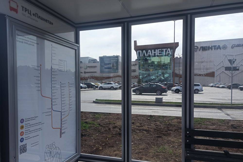 У ТРЦ «Планета» установили остановочные павильоны для автобусов
