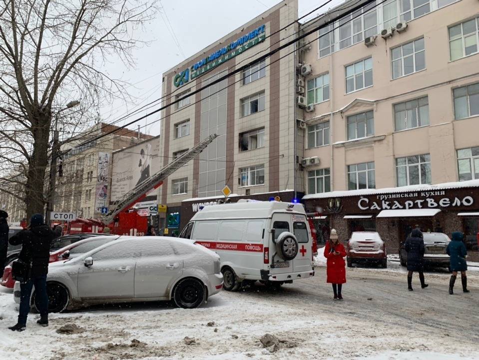 В центре Перми на ул.Монастырской произошел пожар в офисном здании 