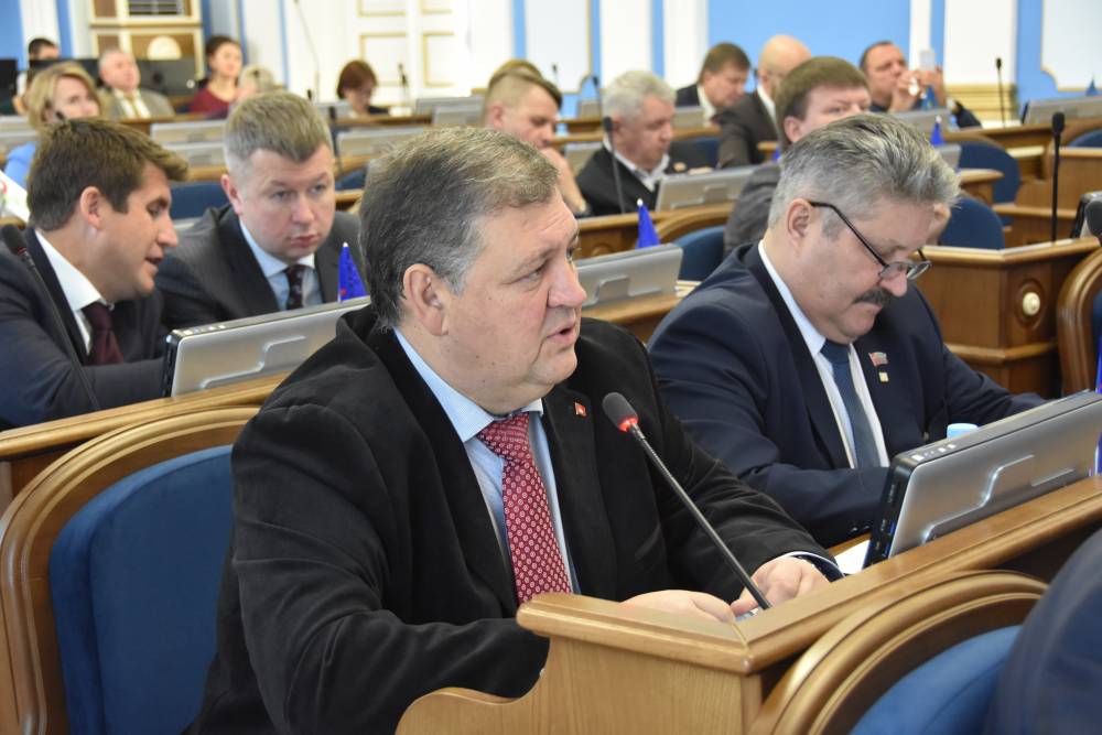 Без трех 300. Депутаты городской думы в первом чтении приняли бюджет на ближайшую трехлетку