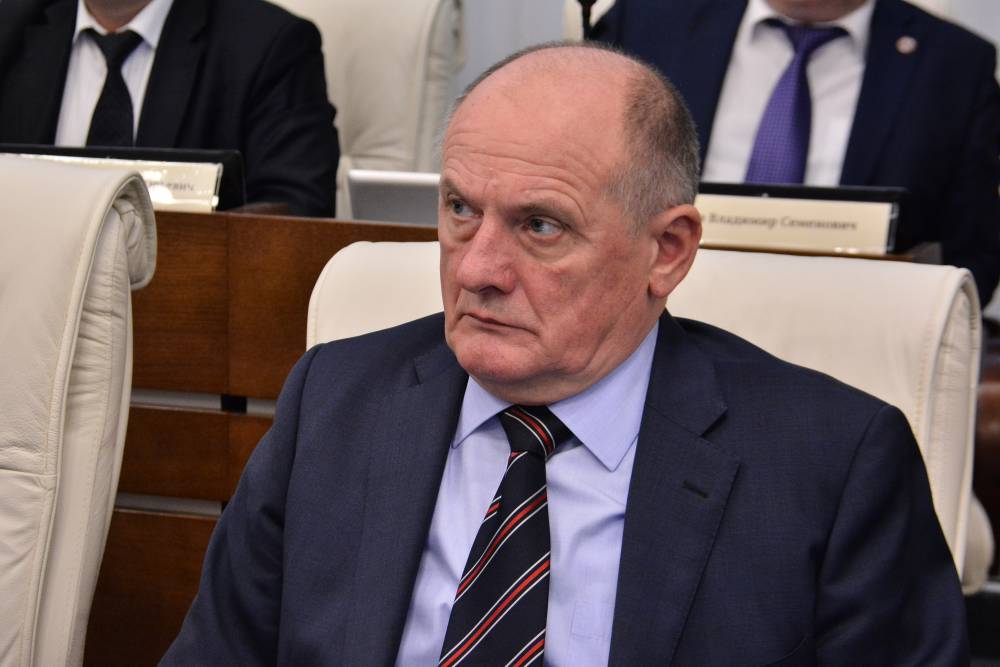 Депутат Виктор Родионов, заявивший о сложении полномочий, не участвует в ближайшей пленарке