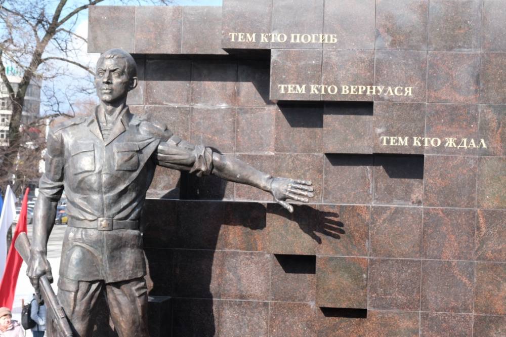 в Перми появился мемориал «Солдат России»