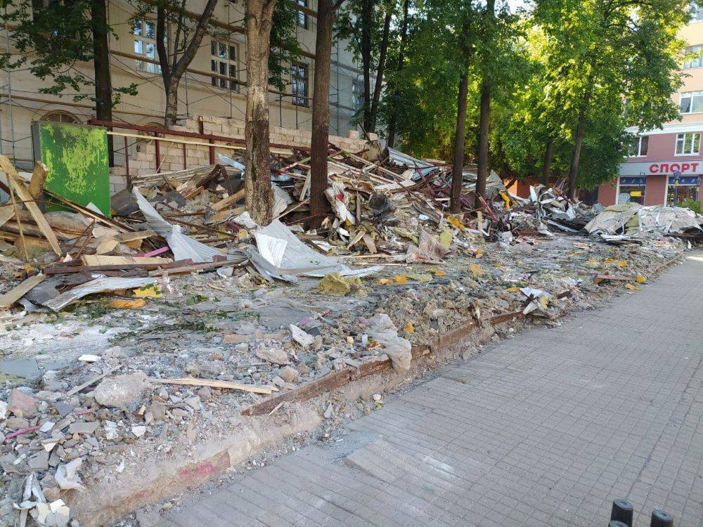 В Перми сносят торговые павильоны на Комсомольском проспекте