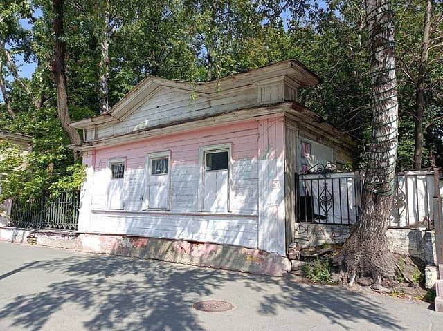 Реставрацию деревянного здания рядом с педуниверситетом в Перми оценили в 14,4 млн рублей