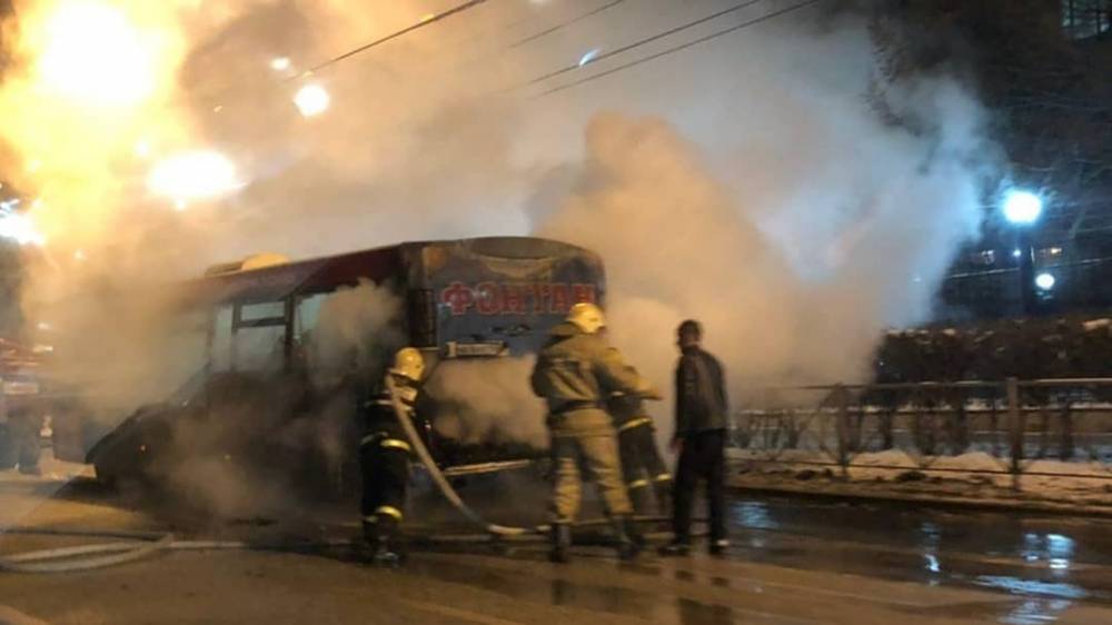 В районе «Гознака» в Перми загорелся пассажирский автобус
