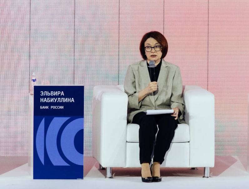 Глава ВТБ Андрей Костин предложил расширить полномочия банков в борьбе с дропами