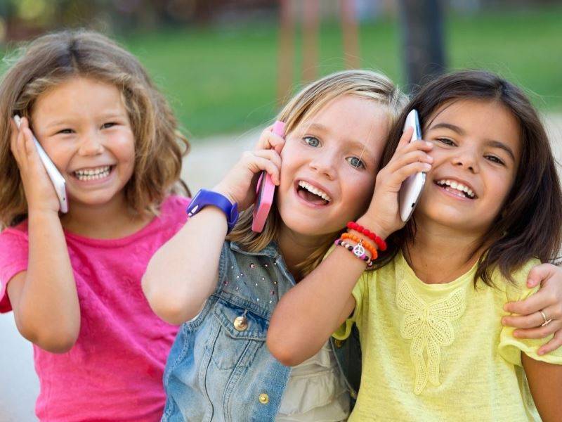 ​Смарт-часы vs смартфон: что покупают школьникам в Прикамье