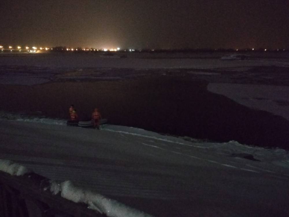 В Перми спасли охранника и рыбака, находившихся на тонущих дебаркадерах