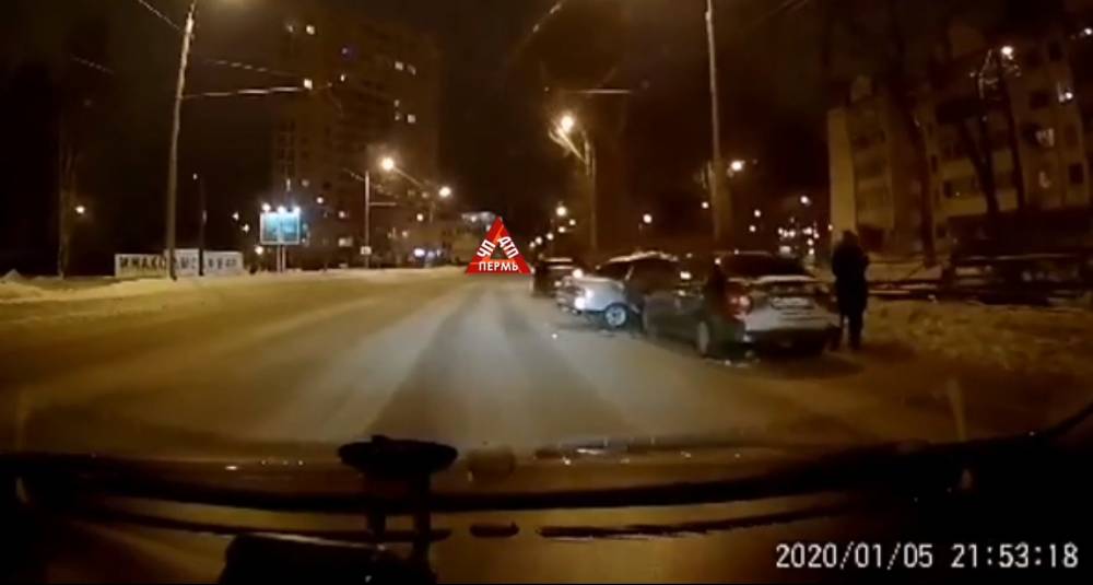 В Перми «лоб в лоб» столкнулись две легковушки, пострадали четыре человека