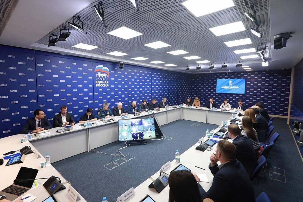 «Единая Россия» открыла штаб по гуманитарному сотрудничеству для помощи жителям Донбасса