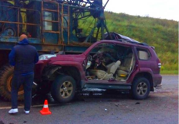 В Прикамье внедорожник Toyota врезался в большегруз: водитель иномарки погиб