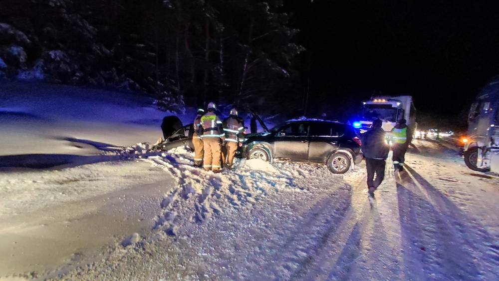 На трассе Пермь – Екатеринбург столкнулись сразу три автомобиля