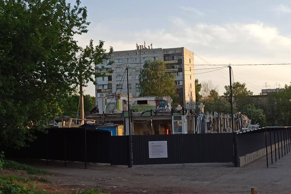 В Перми сносят здание торгового центра «Аэлита»