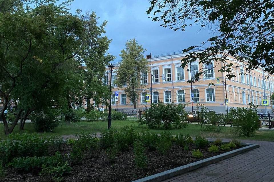 В Перми у входа в сквер около Театра оперы и балета установили уличные часы