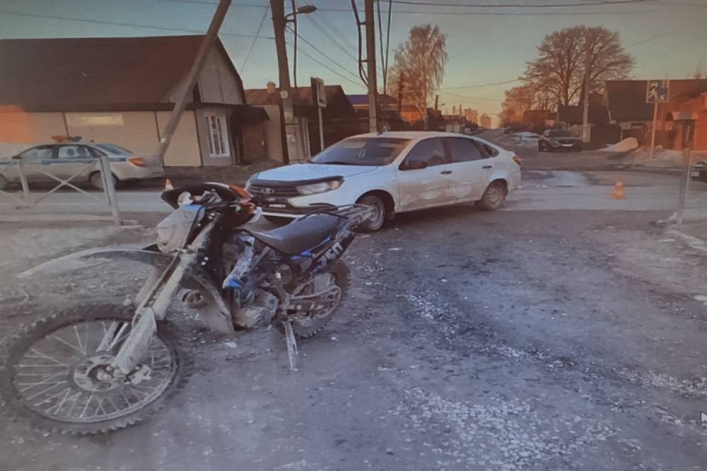 ​В Перми 15-летний подросток на мотоцикле устроил ДТП и попал в больницу 