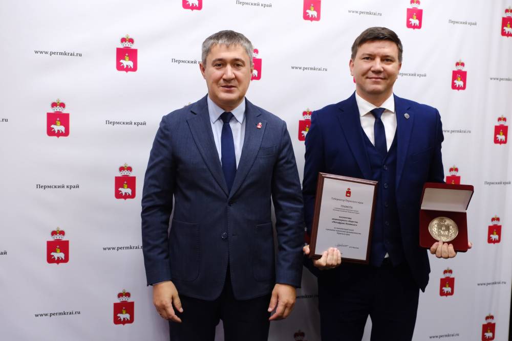 Важен вклад каждого. Коллектив «Метафракс Кемикалс» награжден памятным знаком