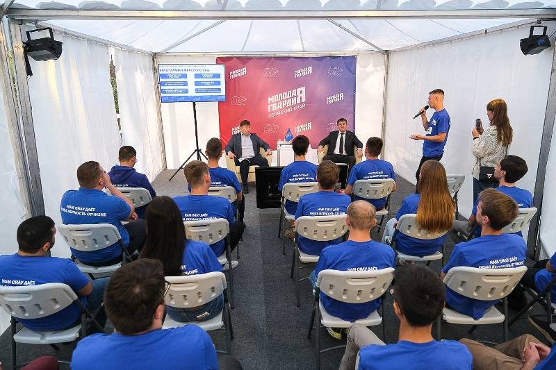 Дмитрий Махонин: Обратная связь от активной и талантливой молодёжи очень важна