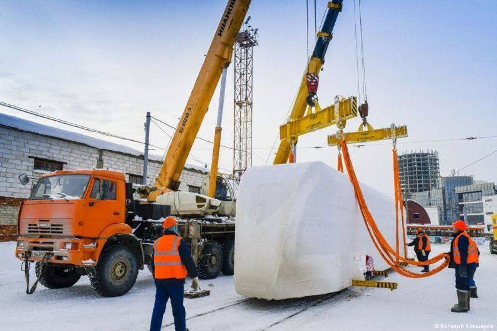 В Пермь прибыли еще три трамвая «Львенок»