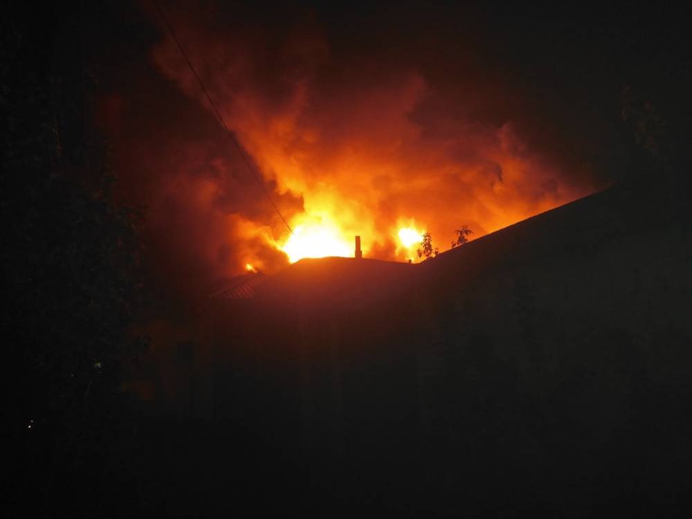 В Пермском крае ночью загорелся супермаркет «Пятерочка»