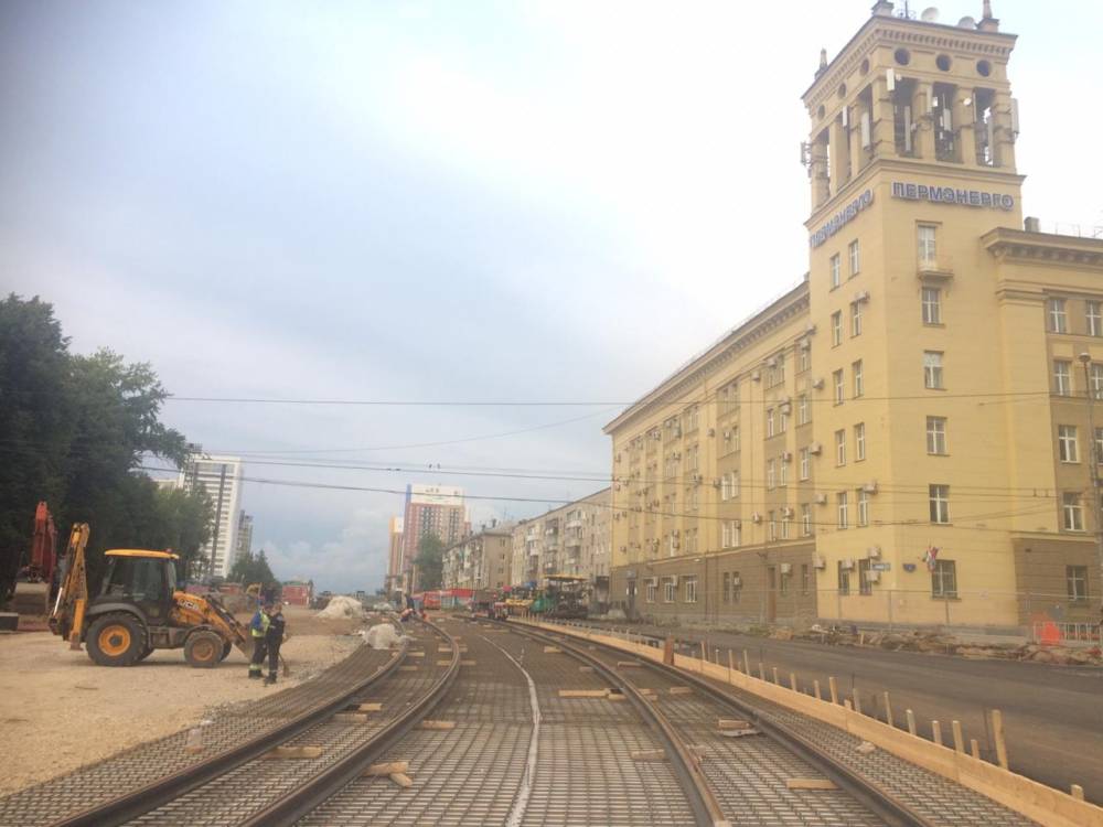 На улице Революции в Перми началась укладка трамвайных путей