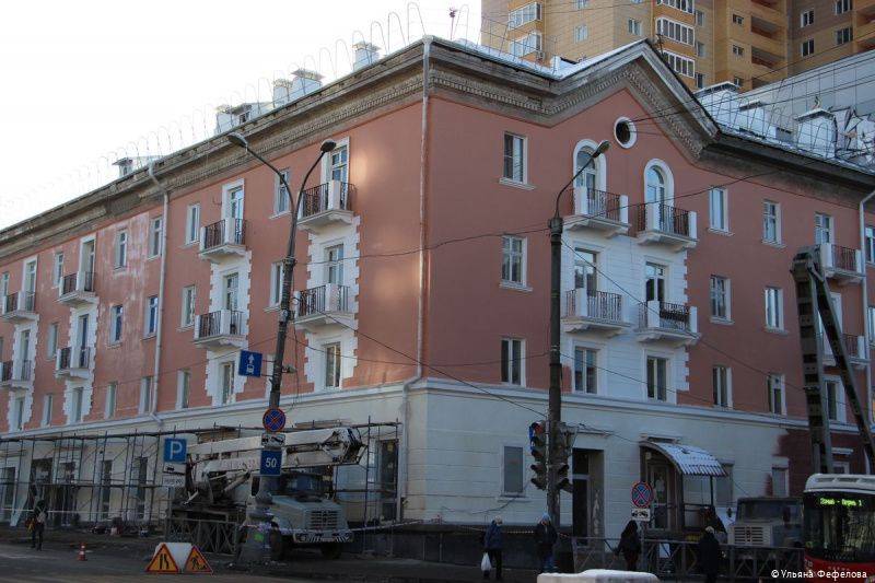 В Перми завершаются сезонные работы по ремонту фасадов на Комсомольском проспекте