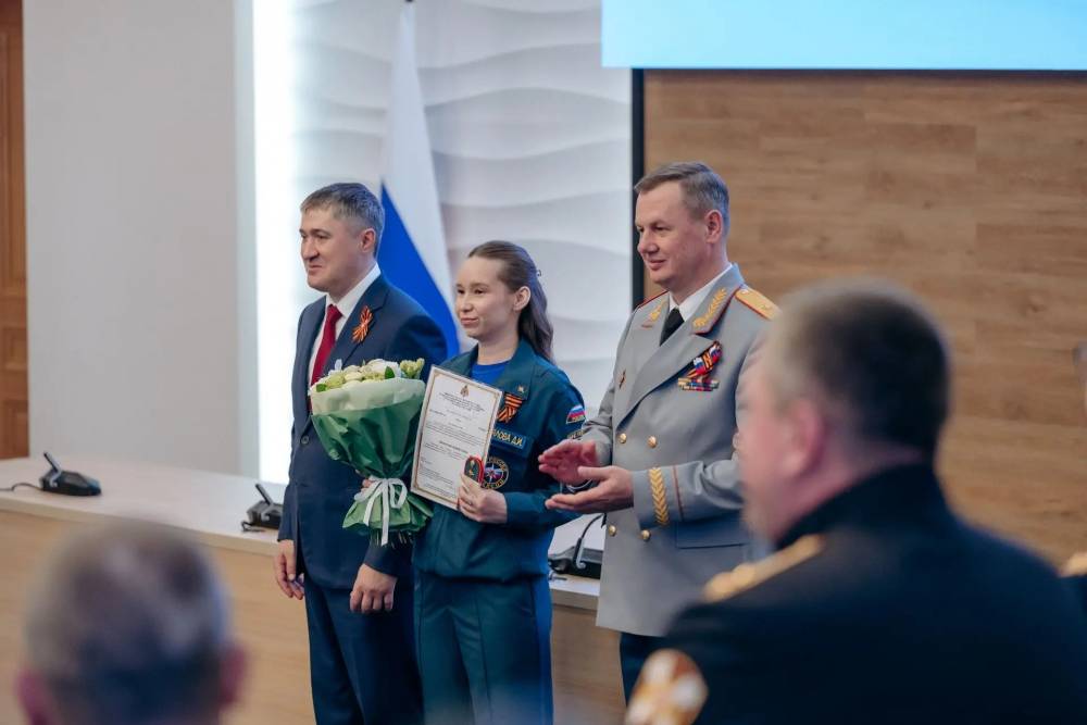 ​Мужество, проверенное делом: в Пермском крае наградили сотрудников МЧС 